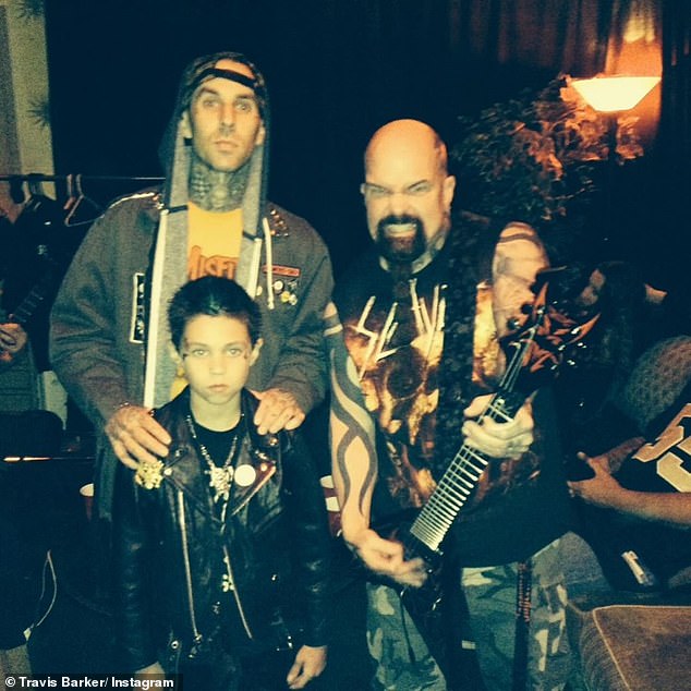 Тесная связь: «С Днем Рождения самого замечательного сына, о котором я когда-либо мог мечтать».  Я не могу поверить, что тебе 20!»