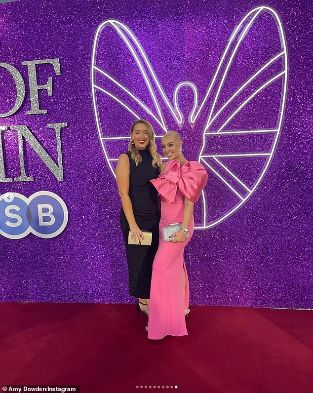 Трагично: в мае у нее диагностировали рак молочной железы, и она перенесла мастэктомию до того, как врачи обнаружили, что она также борется с другой формой рака и нуждается в дальнейшем лечении.