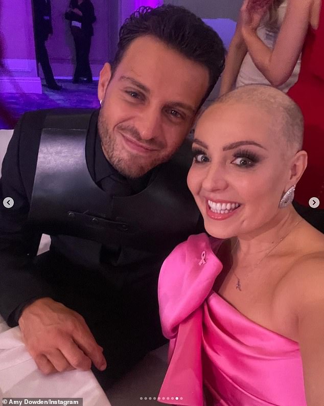 Трогательно: Вито (на фото) также прокомментировал: «Люблю тебя, Эми.  Ты был потрясающим.  Вы потрясающие!  И как я тебе уже говорила, ТЫ КРАСИВАЯУУУУУУУУУЛ ♥️'