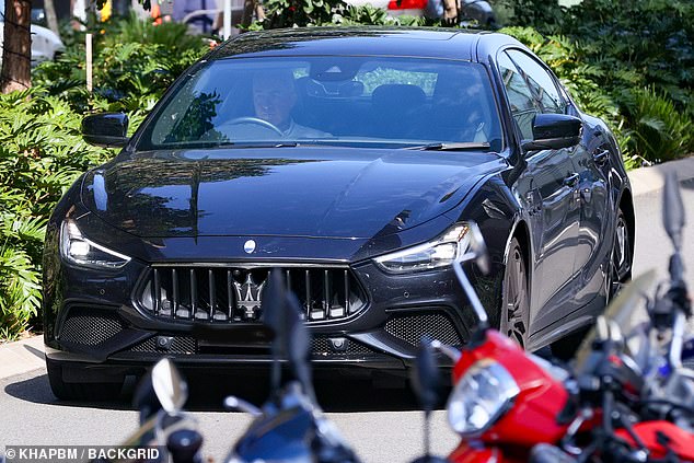 В сентябре Марка заметили разъезжающим на мощном черном Maserati стоимостью 275 000 долларов.  Его сфотографировали покидающим студию Channel Seven в Ивли, Сидней, в своем роскошном автомобиле.