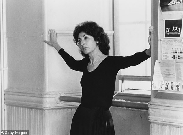Легенда: В 1980 году она также сыграла Мисс Берг, учительницу танцев, в культовом фильме «Слава».