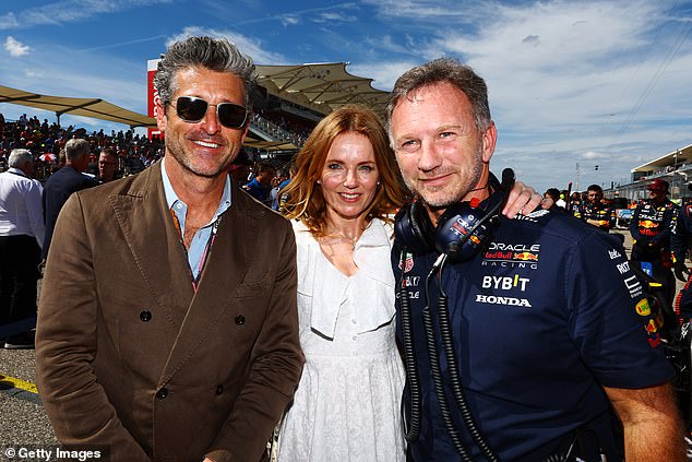 Позирование: Денпси также позировал с руководителем команды Red Bull Racing Кристианом Хорнером и Джери Холливелл на мероприятии.