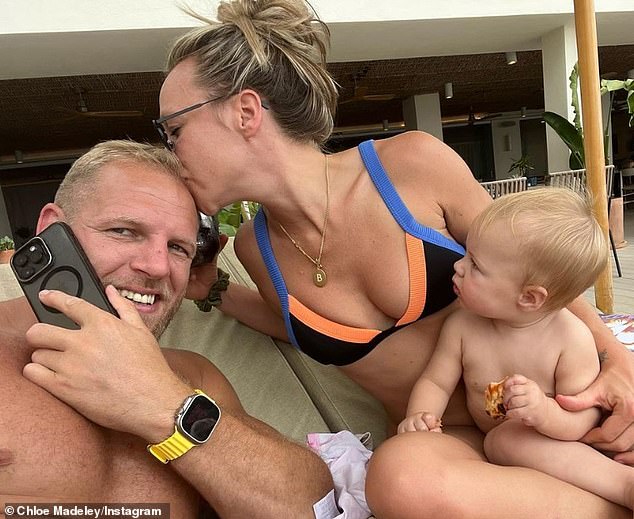 Семья: источник сообщил MailOnline: «Джеймс Хаскелл все еще живет в семейном доме в Хэмпстеде, он вернулся в понедельник и все еще был там вчера утром».