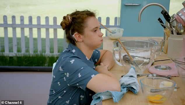Напряжено: The Great British Bake Off оказался втянутым в новый скандал после того, как фанаты обвинили участницу Ташу в том, что она «симулировала болезнь», чтобы остаться на шоу