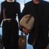 Пара, которая убивает вместе: Кендалл Дженнер и Плохой Банни вместе появились в своей первой рекламной кампании, прогуливаясь по аэропорту, одетые в пух и прах, чтобы рекламировать багаж Gucci.