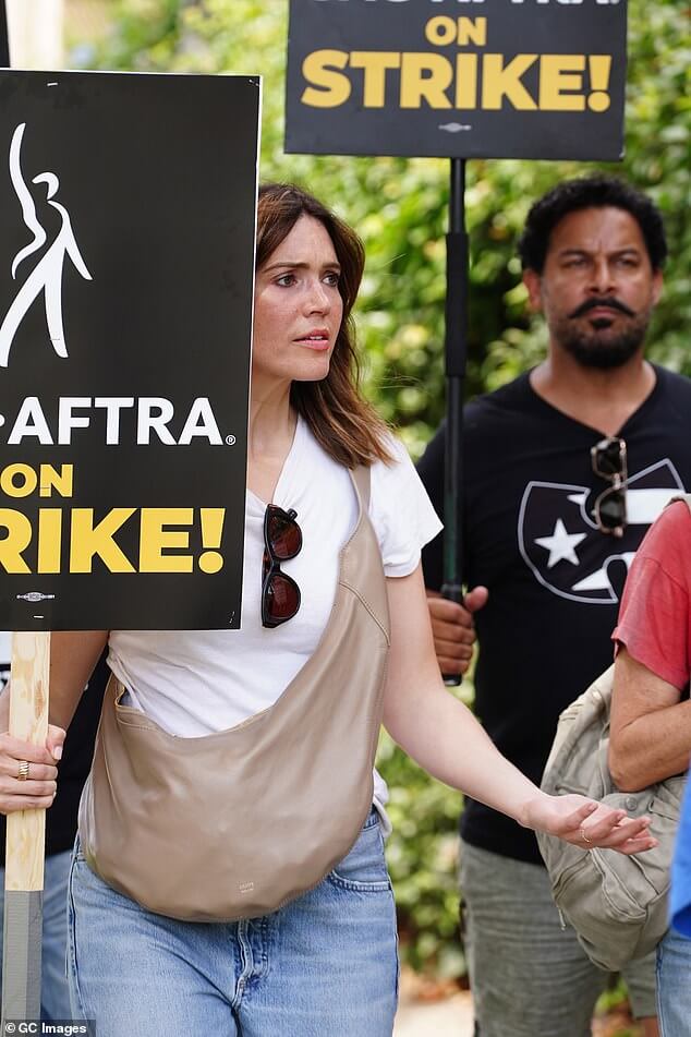 Мэнди Мур и Мелисса Гилберт раскритиковали SAG-AFTRA за строгие правила Хэллоуина для членов профсоюза… на фоне продолжающейся уже четвертый месяц забастовки