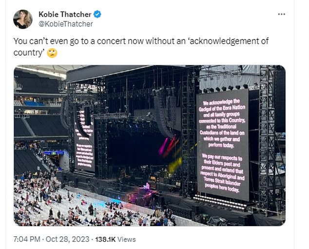 Концертменка Коби Тэтчер поделилась своим гневом по поводу вывески на X в субботу вечером, написав: «Теперь вы даже не можете пойти на концерт без «упоминания страны»».