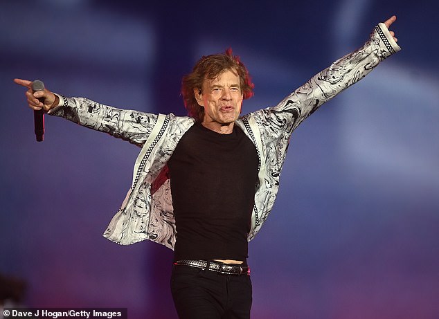 Легенда рок-н-ролла: сэр Мик на снимке, выступающем в Гайд-парке с Rolling Stones в прошлом году