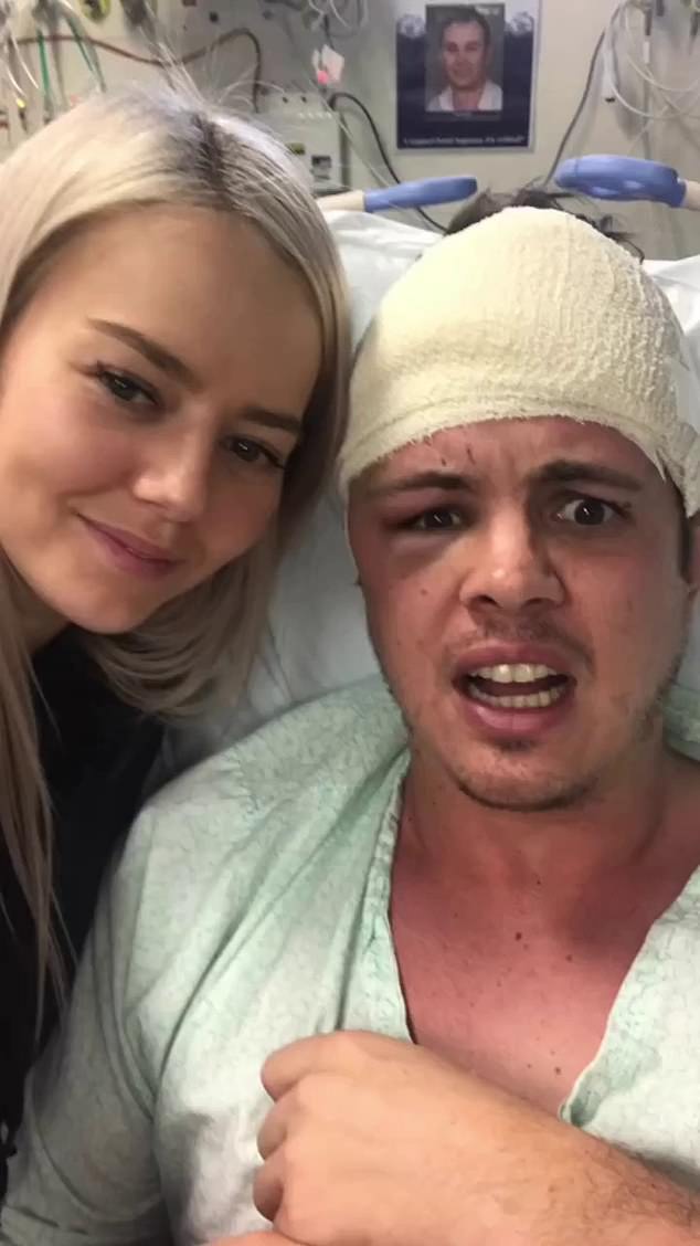 Ранее в этом году Руффо опубликовал фотографию, на которой он проходит курс лечения в больнице со своей девушкой Тани рядом с ним.