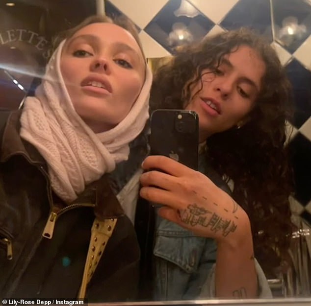 Начало сильное: Депп и 070 Shake впервые были замечены в компании друг друга во время Недели моды в Париже