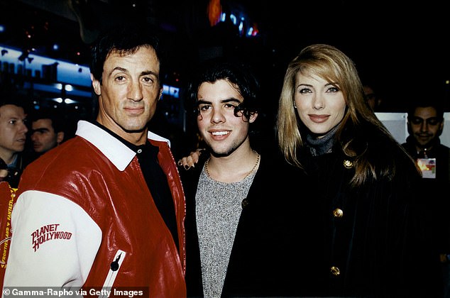 Дорогие воспоминания: Сильвестр, Сейдж и Дженнифер на фото в ноябре 1995 года в Париже.