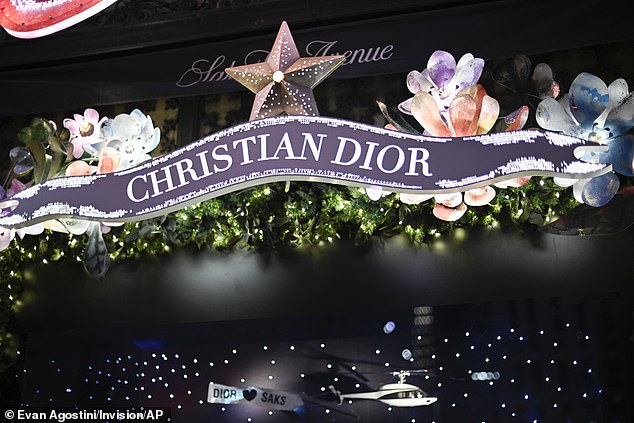 Посол: Лоуренс является послом Dior с 2012 года.