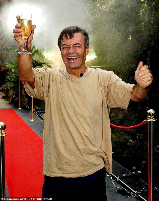 Чемпион: Тони выиграл первую серию сериала «Я знаменитость... вытащи меня отсюда!»  в 2002