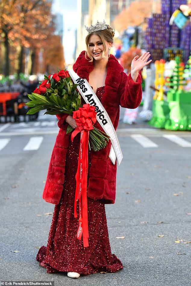 Мисс Америка Грейс Станке на 97-м ежегодном параде Macy's в честь Дня благодарения