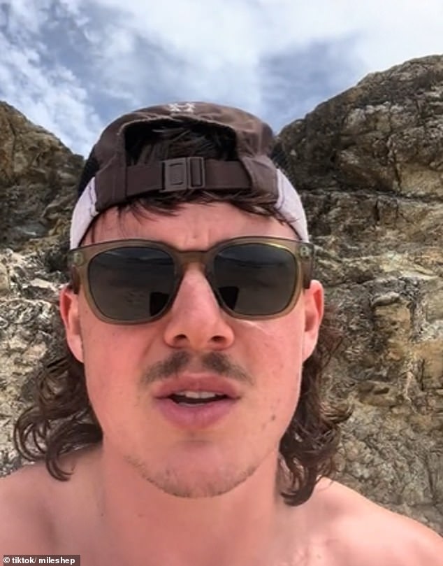 Красавица-блондинка написала пользователю TikTok Милешепу после того, как он опубликовал видео о том, как увидел американскую актрису на пляже Голд-Коста, когда она выходила из-под прибоя.