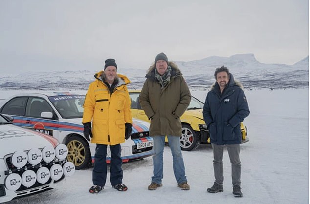 Это породило слухи о том, что они, наконец, вернутся в качестве ведущих Top Gear после того, как Джереми был уволен с BBC за то, что он ударил продюсера шоу, а его близкие друзья Ричард, 52 года, и Джеймс, 60 лет, последовали их примеру, заявив, что трио «пришло как пакет». '