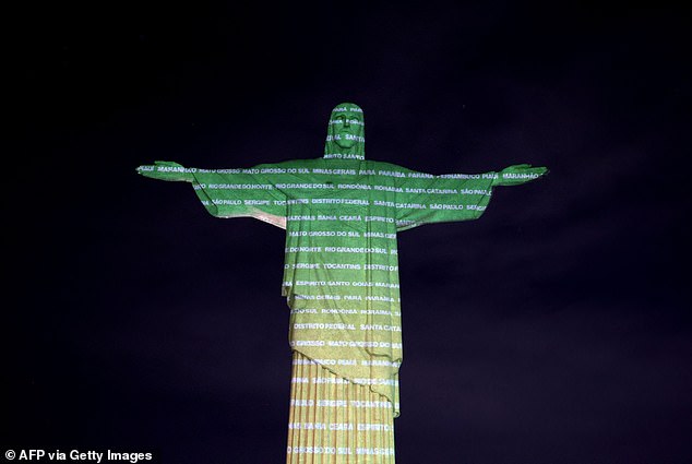Достопримечательность Рио-де-Жанейро высотой 98 футов была освещена в четверг вечером, чтобы отметить прибытие певицы перед ее пятничным шоу.