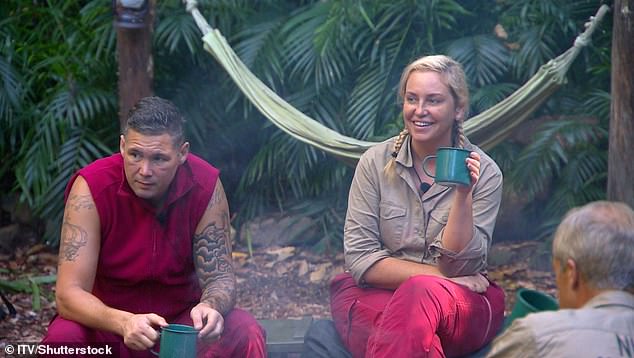 Джози Гибсон и Тони Беллью взяли на себя роль поваров в лагере, но Фред изо всех сил пытается отказаться от своей власти на кухне.