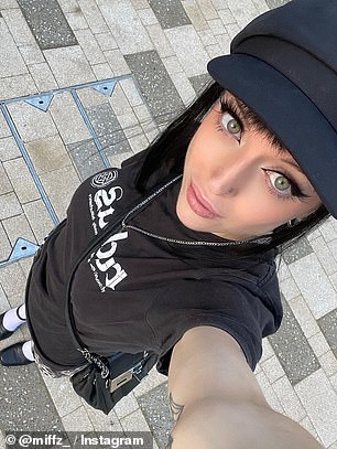 Девочка-звезда сказала: «Думаю, я сильно изменилась с шести лет, думаю, многие люди изменились, но особенно я».  И только когда я начал заниматься TikTok, меня начали узнавать».