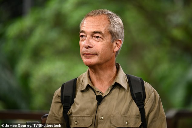 В беседе с The Sun о своем неловком разрыве с каналом он сказал: «Когда ему сказали проверить себя и сказать, что ты должен соблюдать чистоту, а затем сказать, что ты не можешь снимать штаны в душе, это поразило». я противоречивый