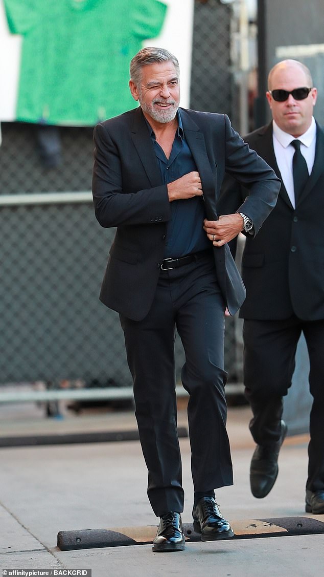 Клуни возвращается в режиссерское кресло для своего восьмого художественного фильма «Мальчики в лодке», адаптированного по одноименной книге Дэниела Джеймса Брауна 2013 года.