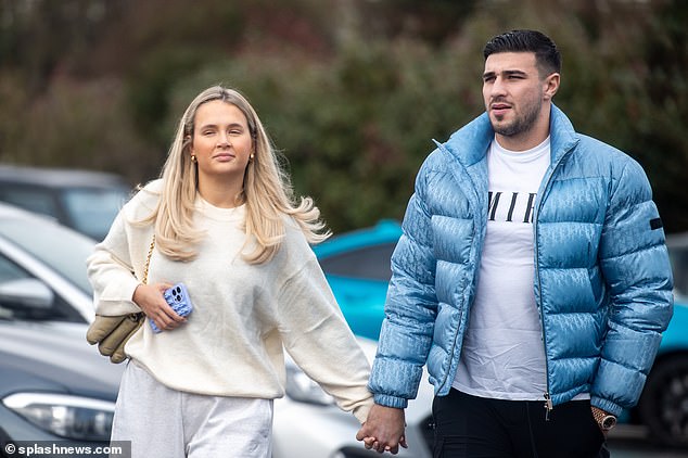 Утверждалось, что Молли-Мэй была «оскорблена» поведением своего жениха и посоветовала ему «бросить своих приятелей по вечеринкам».