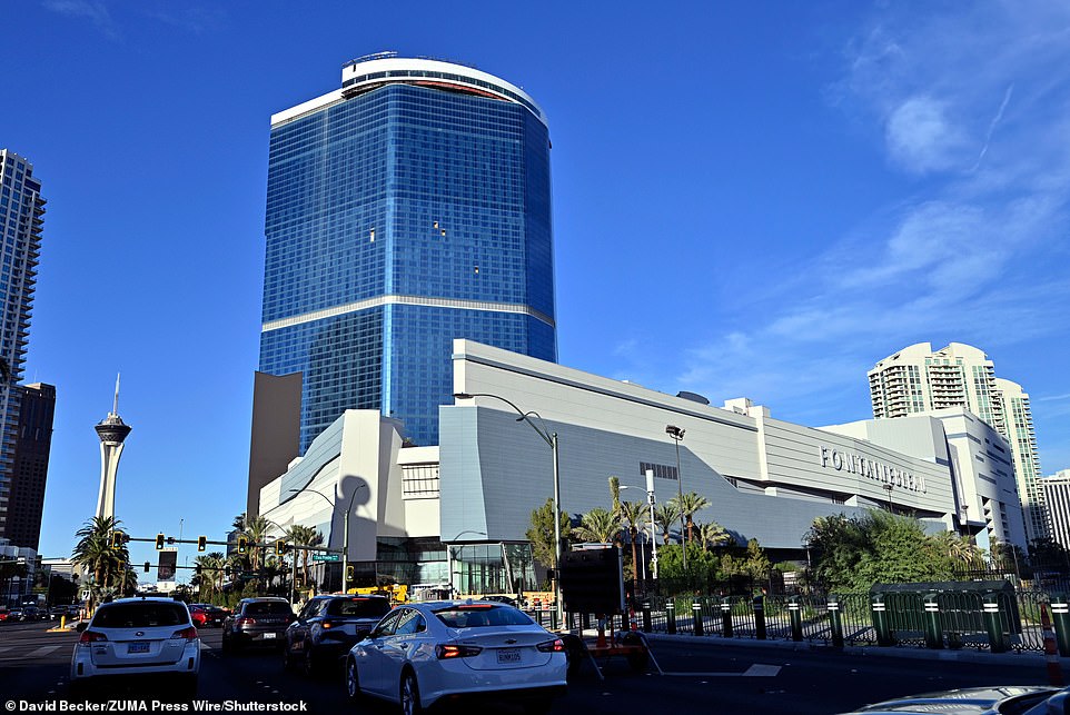 Курорт/казино площадью 150 000 квадратных футов, расположенный на полосе Лас-Вегаса, обещает «новую эру роскошного гостеприимства» с ресторанами мирового класса, ночной жизнью и развлечениями.