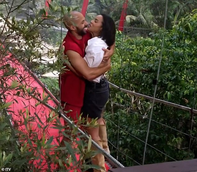 Зрители высоко оценили отношения пары, один из них назвал их «самой идеальной супружеской парой».