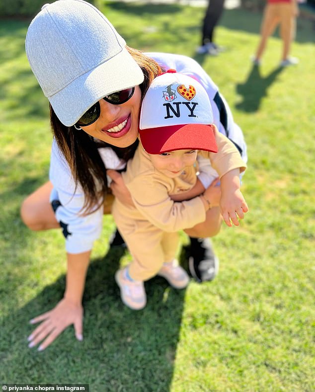 В пятницу 41-летняя актриса зашла в свой Instagram, чтобы поделиться фото из недавних фотографий, включая милое фото ее обнимающейся 23-месячной дочери Мальти.