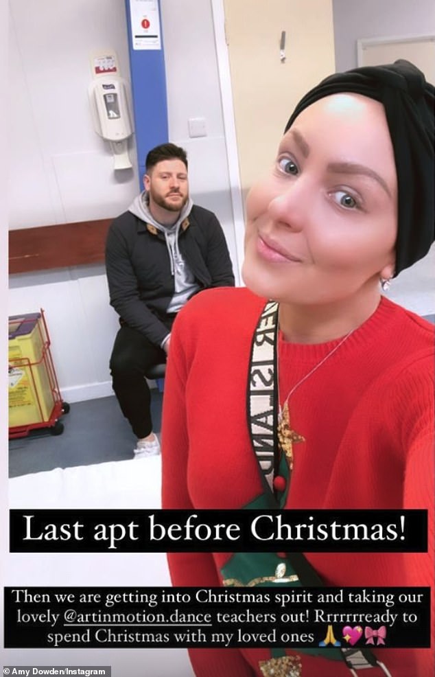Это произошло после того, как Эми зашла в Instagram, чтобы задокументировать свой последний визит в больницу перед Рождеством в четверг.