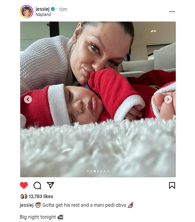 Джесси Джей поделилась очаровательными снимками со своим маленьким сыном Скаем, когда она праздновала его первое Рождество.