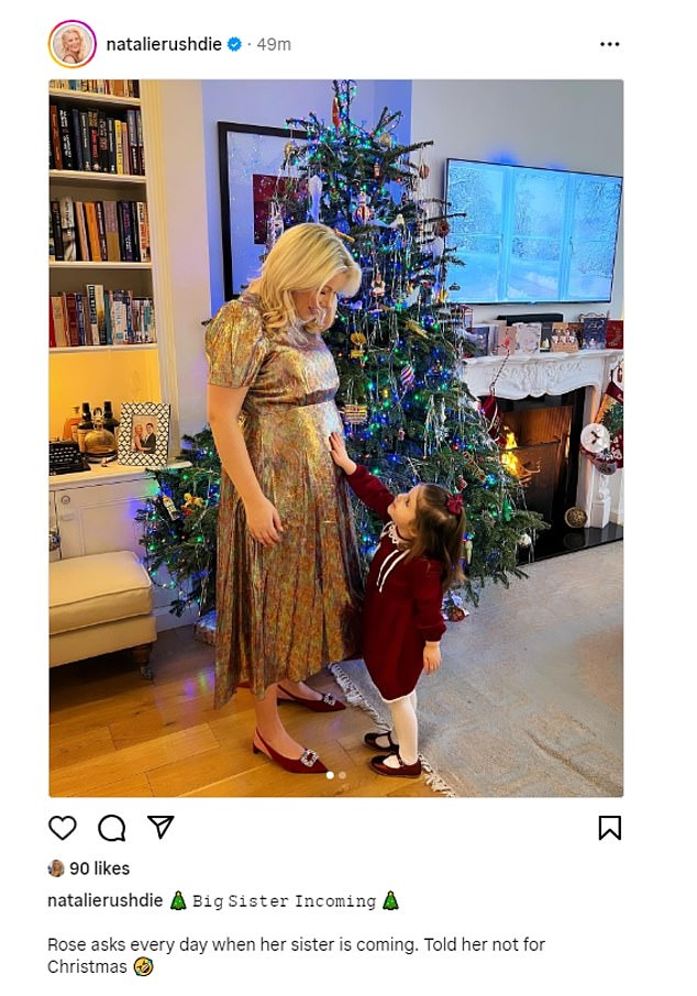 Натали Рушди, которая ждет второго ребенка с мужем Зафаром, поделилась милым снимком со своей дочерью Роуз в канун Рождества.