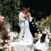 Кайла Итсинес вышла замуж за своего жениха Джея Вудроффа.  В воскресенье фитнес-предприниматель объявил радостную новость в Instagram Stories.  Оба на фото