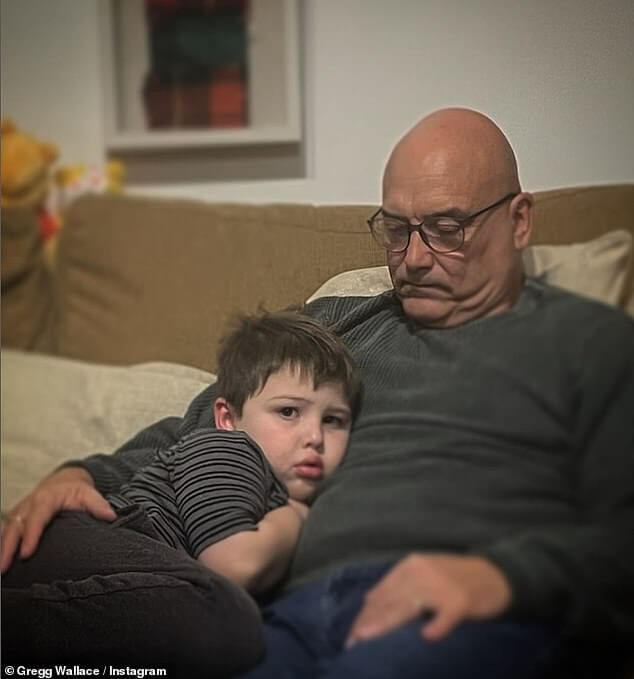 Грегг Уоллес оставил фанатов в слезах, поделившись милой фотографией своего сына Сида после высказывания о диагнозе аутизма у четырехлетнего ребенка.