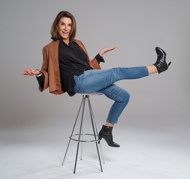 С 2021 года опытный дизайнер ведет собственное шоу Tough Love with Hilary Farr.