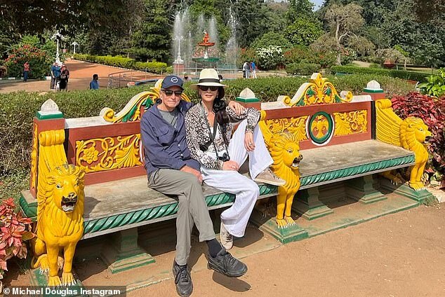 Майкл Дуглас, 79 лет, и Кэтрин Зета-Джонс, 54 года, делятся снимками из отпуска в Индии – после того, как звезда «Основного инстинкта» получила награду за заслуги перед кинофестивалем в Гоа
