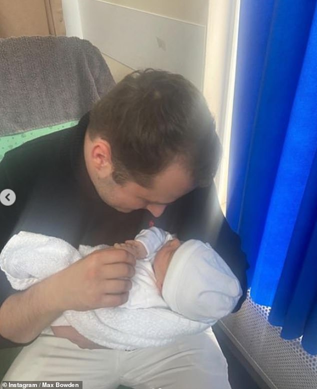 В сентябре 2022 года Макс впервые объявил, что стал отцом после рождения сына от бывшей Ройзен.