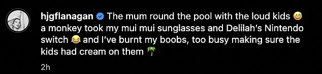 В подписи к своему последнему посту Хелен сослалась на свою очень загорелую грудь и рассказала, что обезьяна украла ее солнцезащитные очки Mui Mui и Nintendo ее дочери.