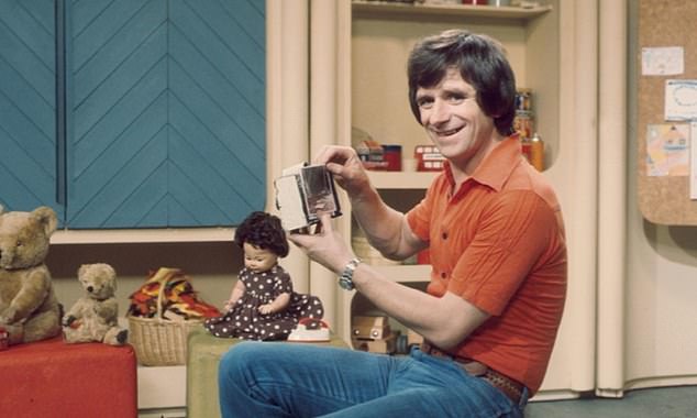 С 1967 года Болл вел Play School, а затем возглавлял ряд образовательных программ вплоть до 1990-х годов.