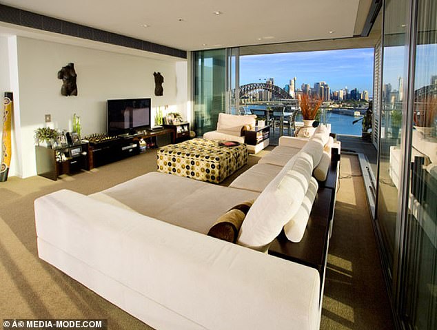 В прошлом году пара приобрела шестую квартиру в том же комплексе в Сиднее за 7,7 миллиона долларов.