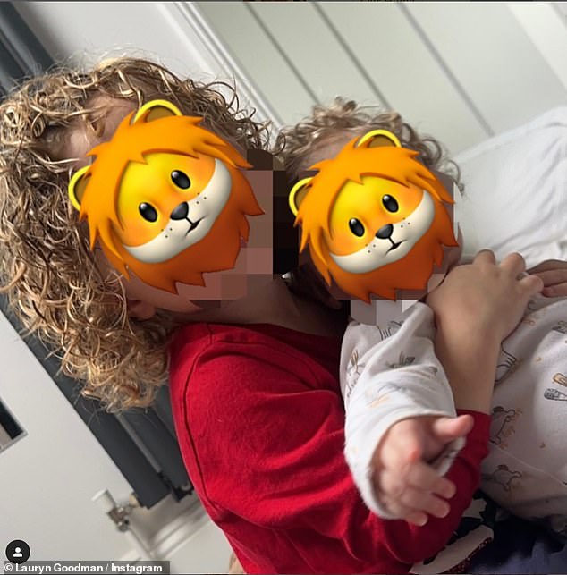 Поклонники Лорин заметили на одной фотографии ее дочери надпись «Я лев» на груди, а на другой — смайлики льва. Возникли вопросы, не является ли это отсылкой к английскому футболисту.