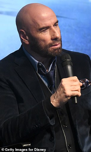 Джон Траволта выступает на сцене во время показа оригинального короткометражного фильма Disney+ «Пастух» в лондонском Западном Голливуде 9 января в Лос-Анджелесе.