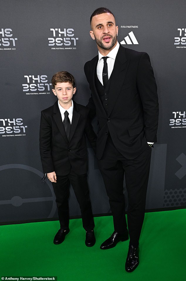Несмотря на фурор вокруг его брака, Кайл привел их 11-летнего сына Романа на премию Best FIFA Football Awards.