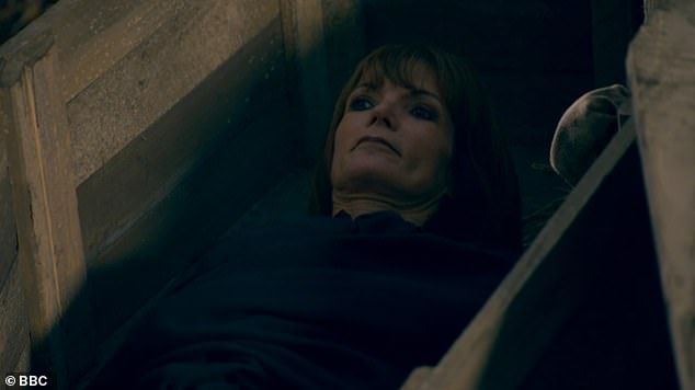Клаудия заперла Диану в гробу во время жестокого и устрашающего выхода из популярного конкурса BBC.