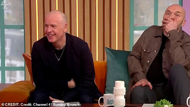 Ведущий воскресного бранча Саймон Риммер (справа) допустил ошибку в эти выходные во время шоу Channel 4.