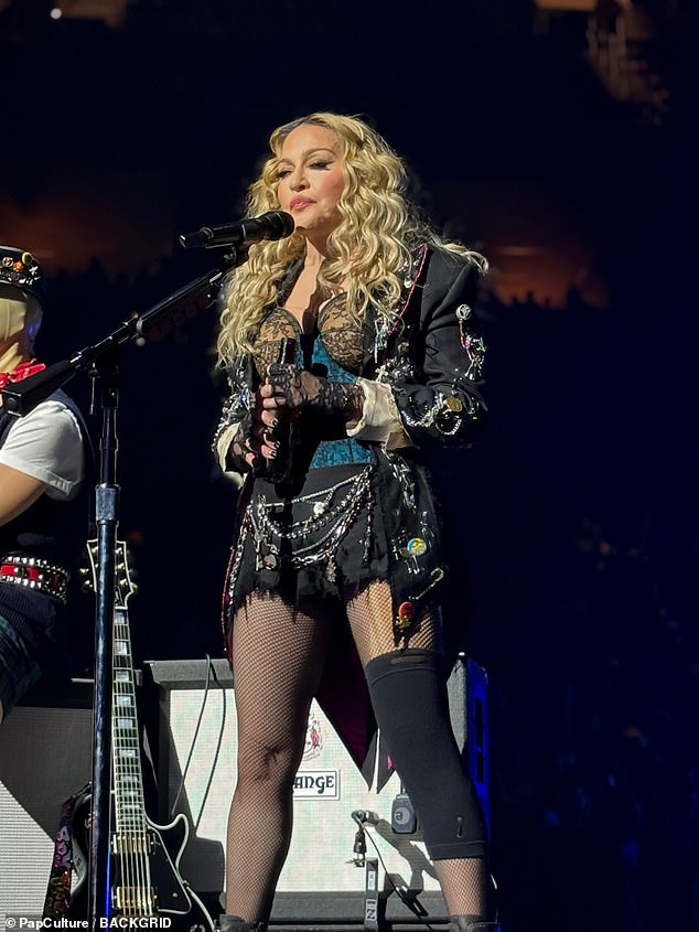 Сообщается, что Мадонна объединилась с креативным директором Льюисом Джеймсом и музыкальным руководителем Стюартом Прайсом, чтобы придумать самое зрелищное выступление на сцене для своего 12-го концертного тура в честь ее четырехдесятилетней карьеры.