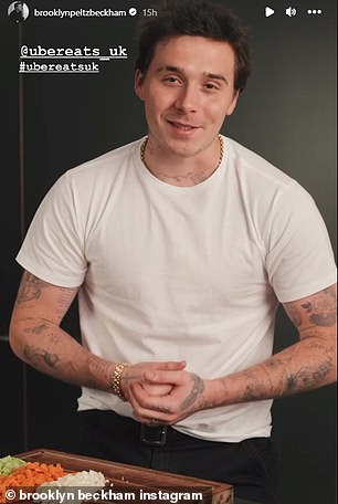 24-летний начинающий шеф-повар рассказал, что его любимое блюдо — приготовление свежей пасты, этому совету он научился у своего 48-летнего отца, который также готовит итальянские блюда для матери Бруклина, Виктории.