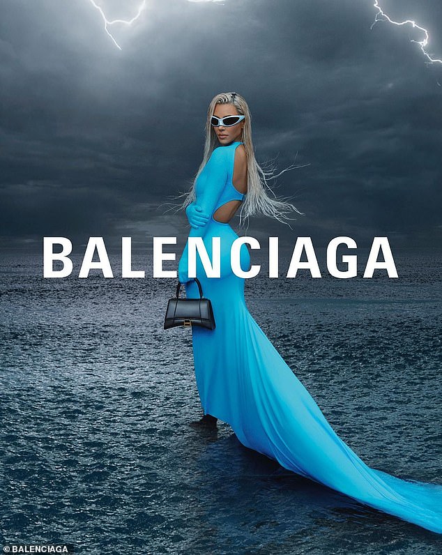 Кардашьян ранее снималась в рекламных кампаниях Balenciaga, участвовала в их шоу и сопровождала Демну на Met Gala 2021 года.