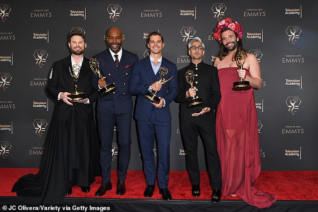 Когда враждующие друзья выиграли свою первую премию «Эмми» за выдающуюся программу структурированной реальности за роль продюсеров Queer Eye, они обнялись во время церемонии вручения премии Creative Arts Emmy 7 января.