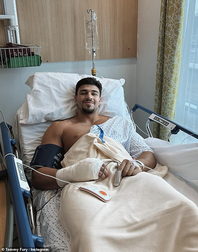 Томми отправился в Instagram, чтобы сообщить фанатам, что в среду ему сделали операцию после того, как он тайно боролся с травмой руки.